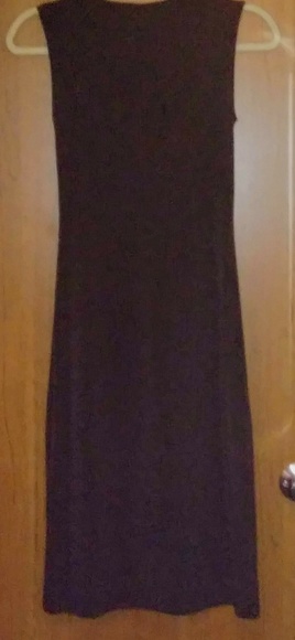 Beautiful shape fitting dress. - Picture 2 of 4